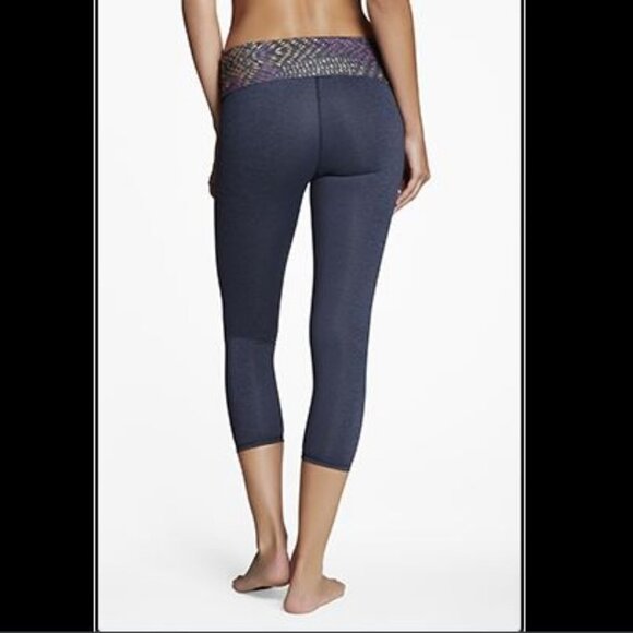 Fabletics Salar Powerhold Leggings Womens Size Medium Workout Crop 7/8 - Picture 2 of 7